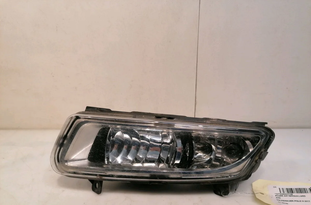 Phare antibrouillard avant gauche VOLKSWAGEN POLO V 2011 occasion