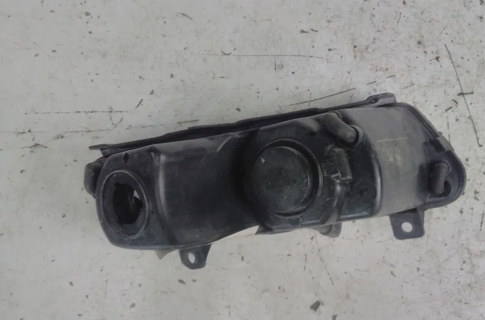 Phare antibrouillard avant gauche VOLKSWAGEN POLO V 2013 occasion