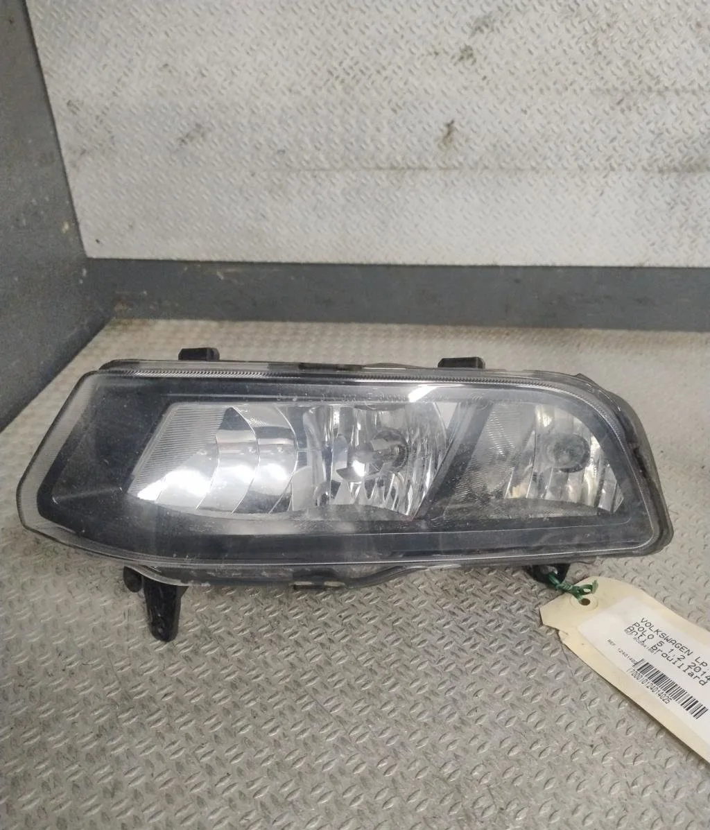 Phare antibrouillard avant gauche Volkswagen POLO V (6R1, 6C1) 1.2 tsi 16v (2014-2017) 5 portes occasion
