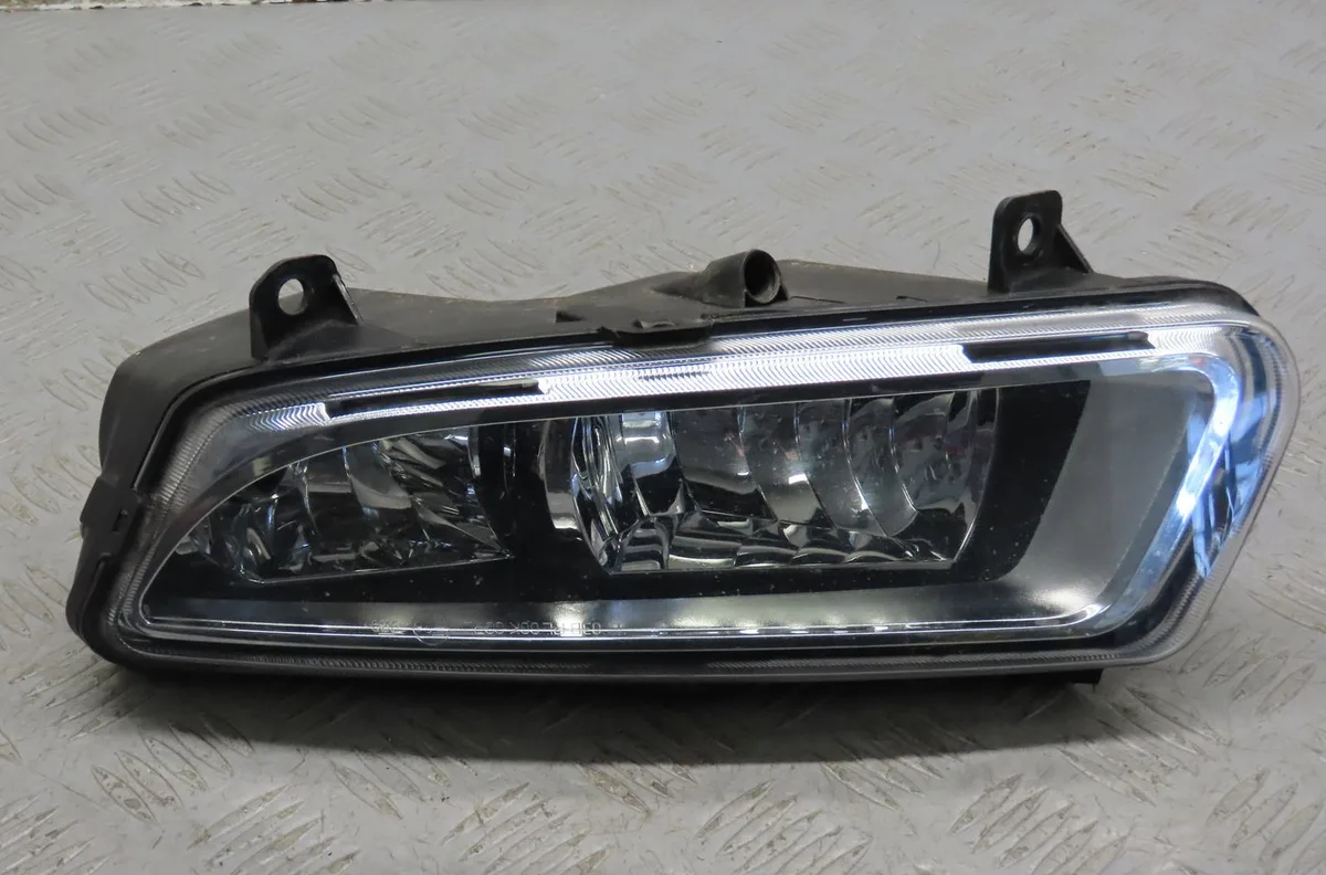Phare antibrouillard avant gauche Volkswagen POLO V (6R1, 6C1) 1.6 tdi (2009) occasion