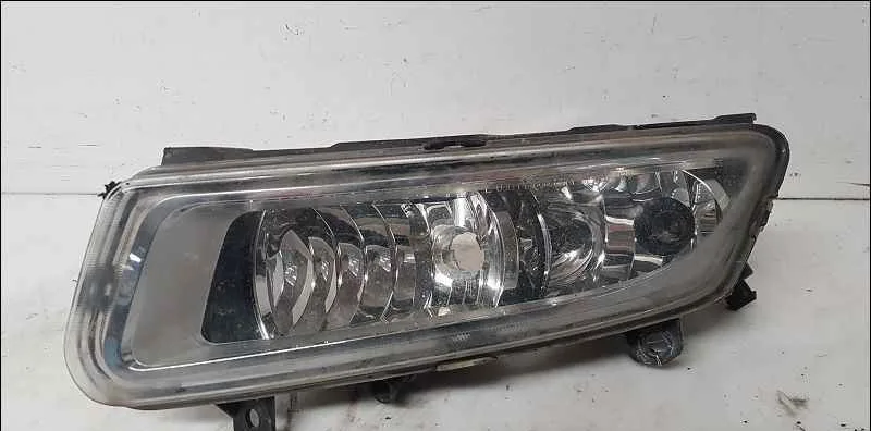 Phare antibrouillard avant gauche VOLKSWAGEN POLO V occasion