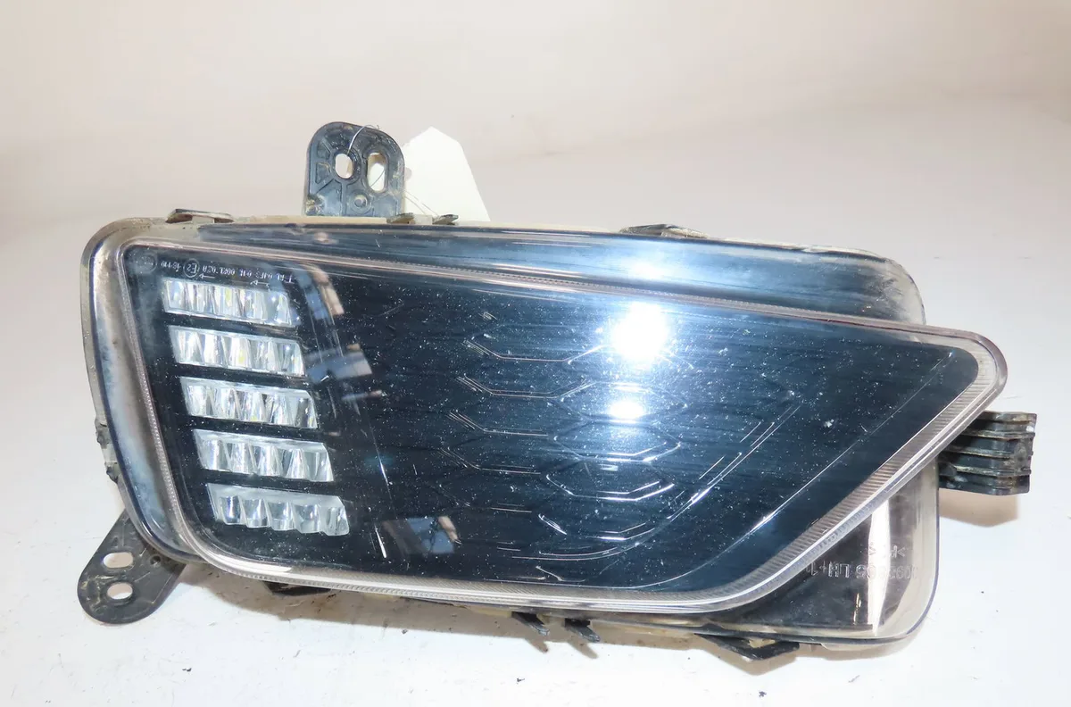 Phare antibrouillard avant gauche Volkswagen POLO VI (AW1, BZ1, AE1) 1.0 tsi (2017) occasion