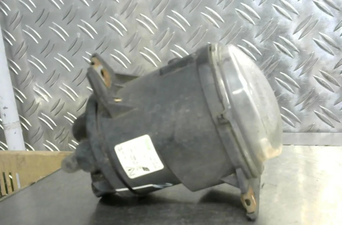Phare antibrouillard avant gauche Volkswagen SHARAN (7M8, 7M9, 7M6) 1.9 tdi (1996-2000) occasion