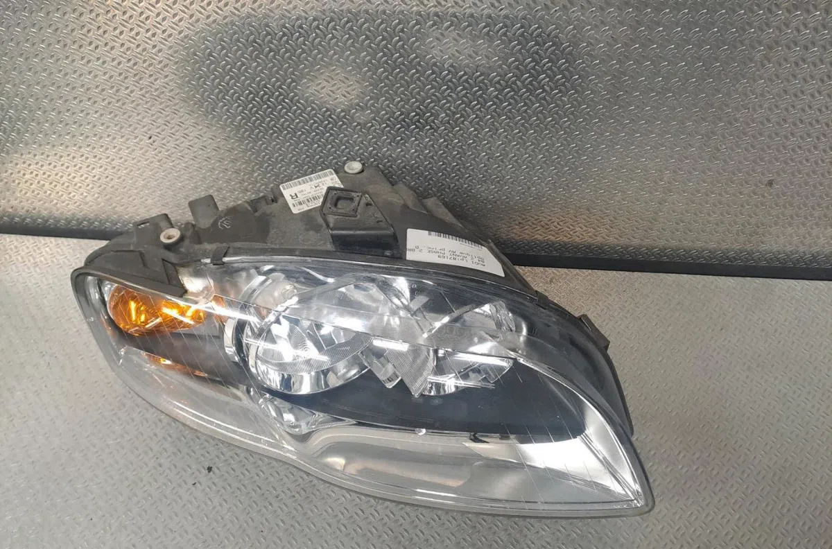 Phare droit AUDI A4 2  A4 2 AVANT PHASE 2 BREAK occasion