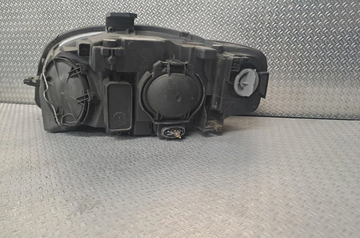 Phare droit AUDI A4 2  A4 2 AVANT PHASE 2 BREAK occasion