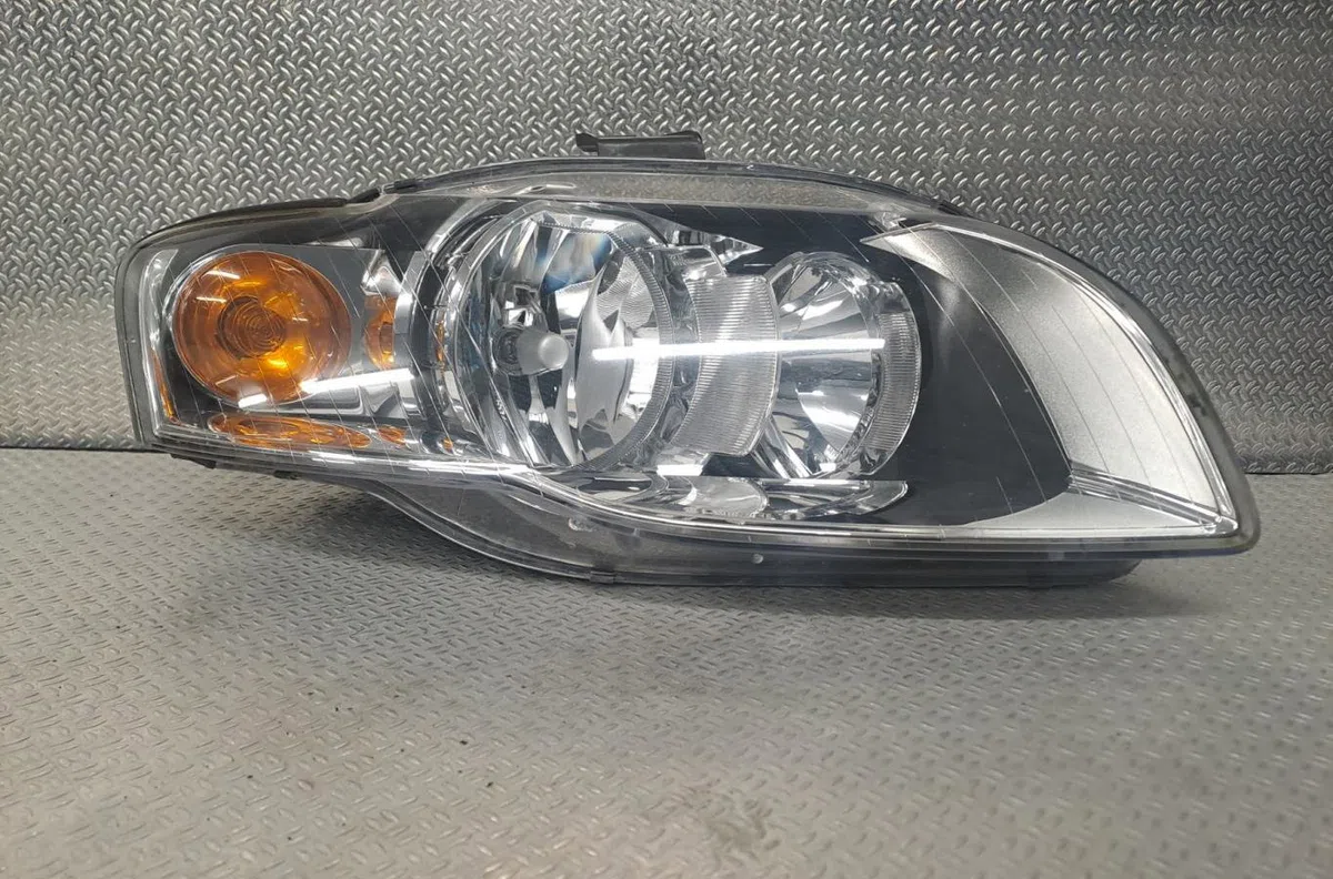 Phare droit AUDI A4 2  A4 2 AVANT PHASE 2 BREAK occasion