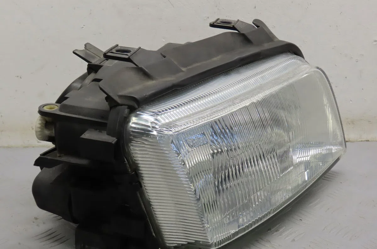 Phare droit Audi A4 B5 (8D2) 1.6 (1994-2000) occasion