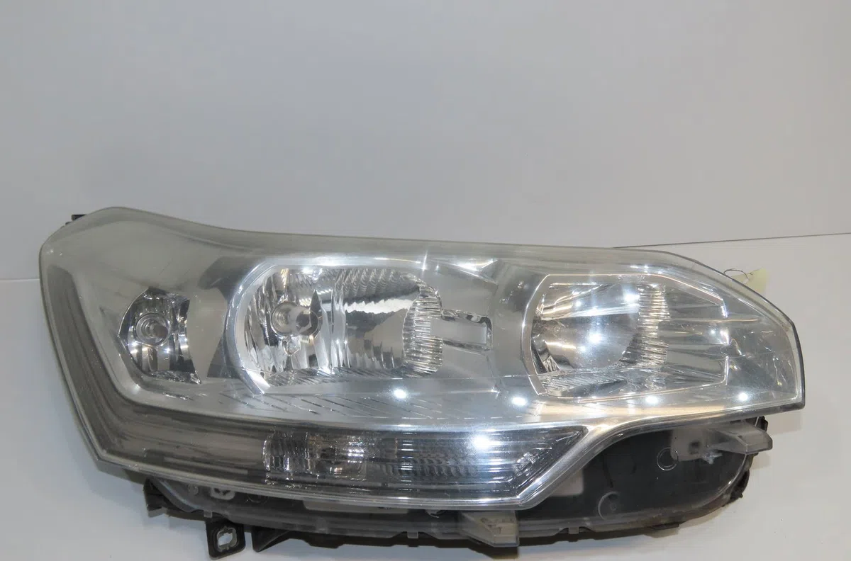 Phare droit Citroen C5 III Break (RW_) 2.0 hdi 140 (2009) 5 portes occasion