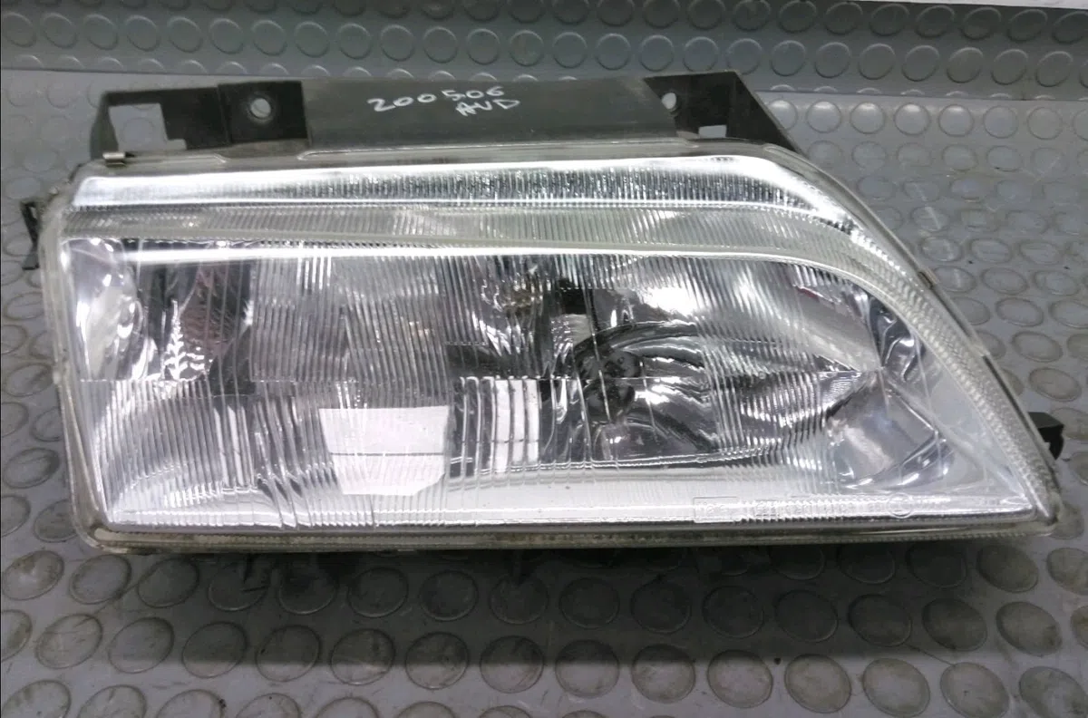 Phare droit Citroen XANTIA (X1_, X2_) 2.0 hdi 109 (1999-2003) occasion