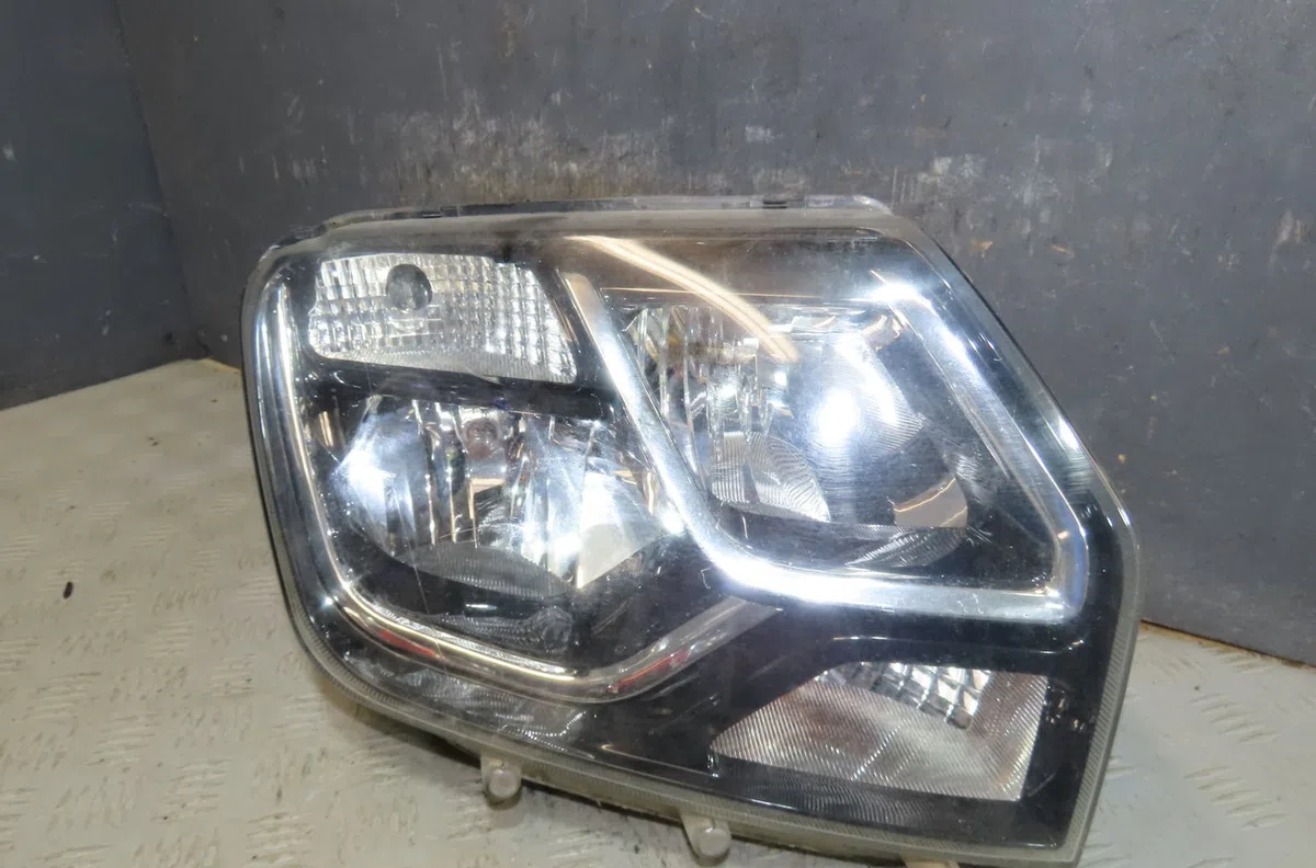 Phare droit Dacia DUSTER (HS_) 1.5 dci 4x4 (2013-2018) 5 portes occasion
