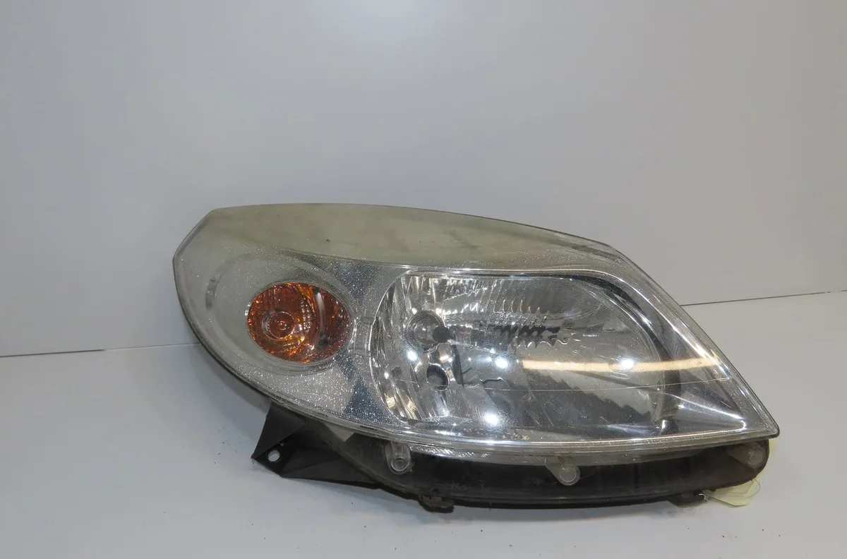 Phare droit Dacia SANDERO 1.4 (bs0c, bs0a, bs0g, bs1f, bs0e) (2008) occasion