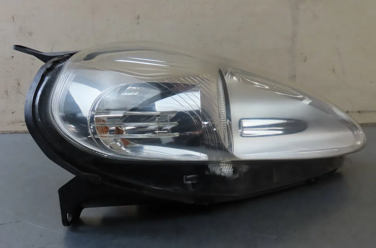 Phare droit Fiat GRANDE PUNTO (199_) 1.3 d multijet (199.axd11, 199.axd1a, 199.axd1b,... (2005-2010) 5 portes occasion