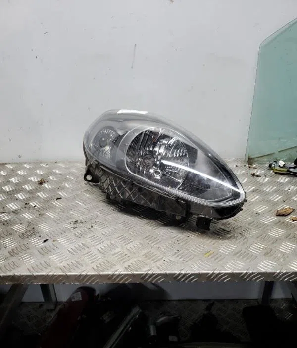 Phare droit FIAT GRANDE PUNTO occasion