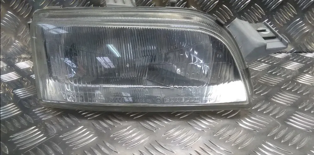 Phare droit Fiat PUNTO (176_) 60 1.2 (176ap, 176ar, 176aq, 176bb) (1993-1999) occasion