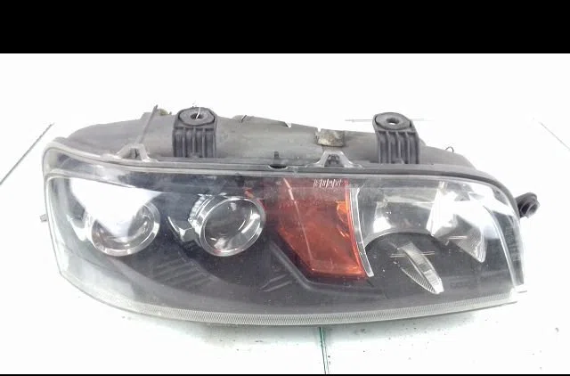 Phare droit Fiat PUNTO (188_) 1.2 60 (188.030, .050, .130, .150, .230, .250) (1999-2010) occasion
