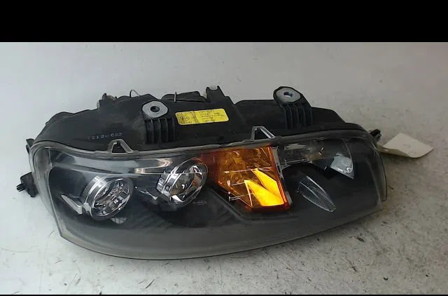 Phare droit FIAT PUNTO occasion