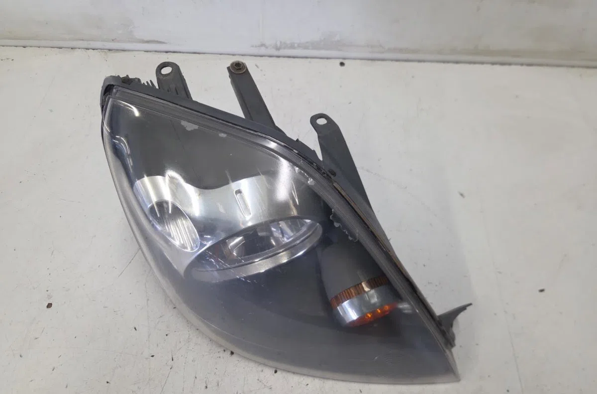 Phare droit FORD FIESTA 5 PHASE 2 occasion