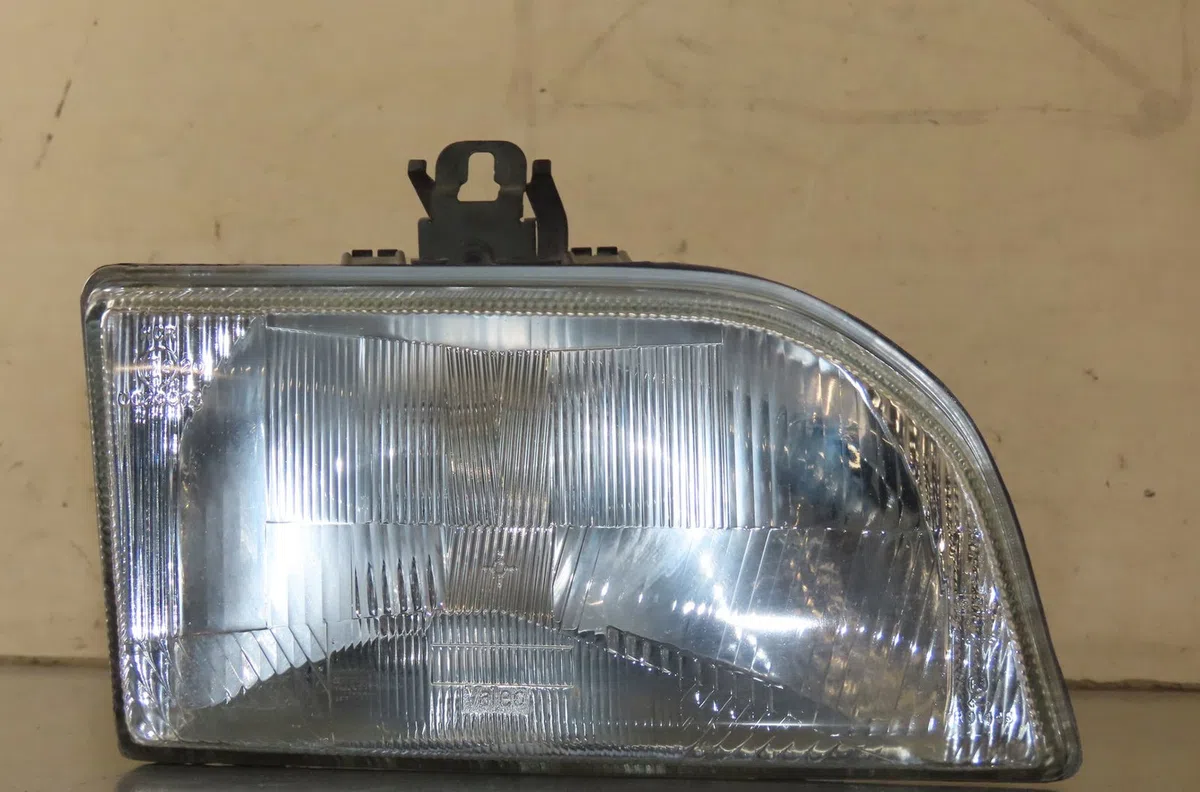Phare droit Ford FIESTA III (GFJ) 1.1 (1989-1995) occasion