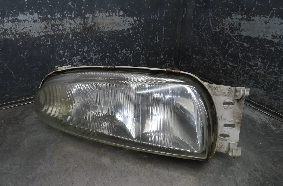 Phare droit Ford FIESTA IV (JA_, JB_) 1.25 i 16v (1995-2002) 5 portes occasion