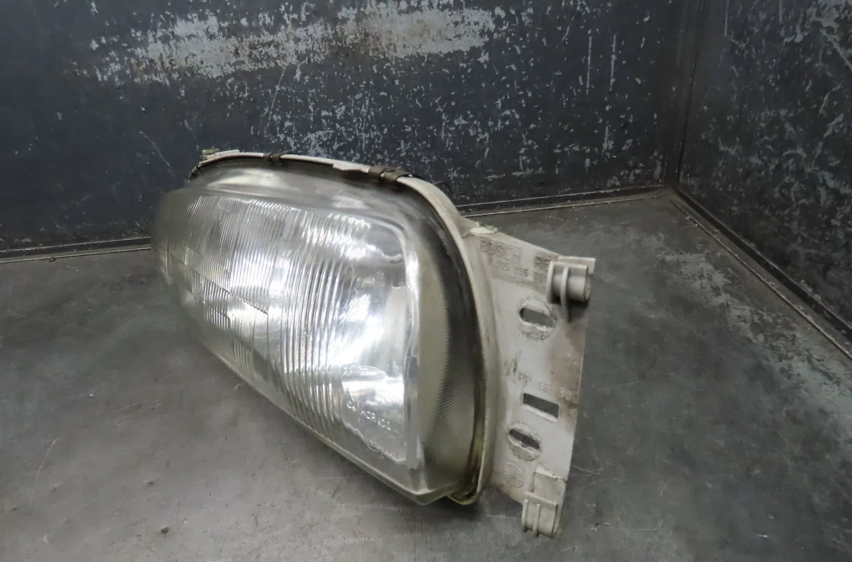 Phare droit Ford FIESTA IV (JA_, JB_) 1.25 i 16v (1995-2002) 5 portes occasion
