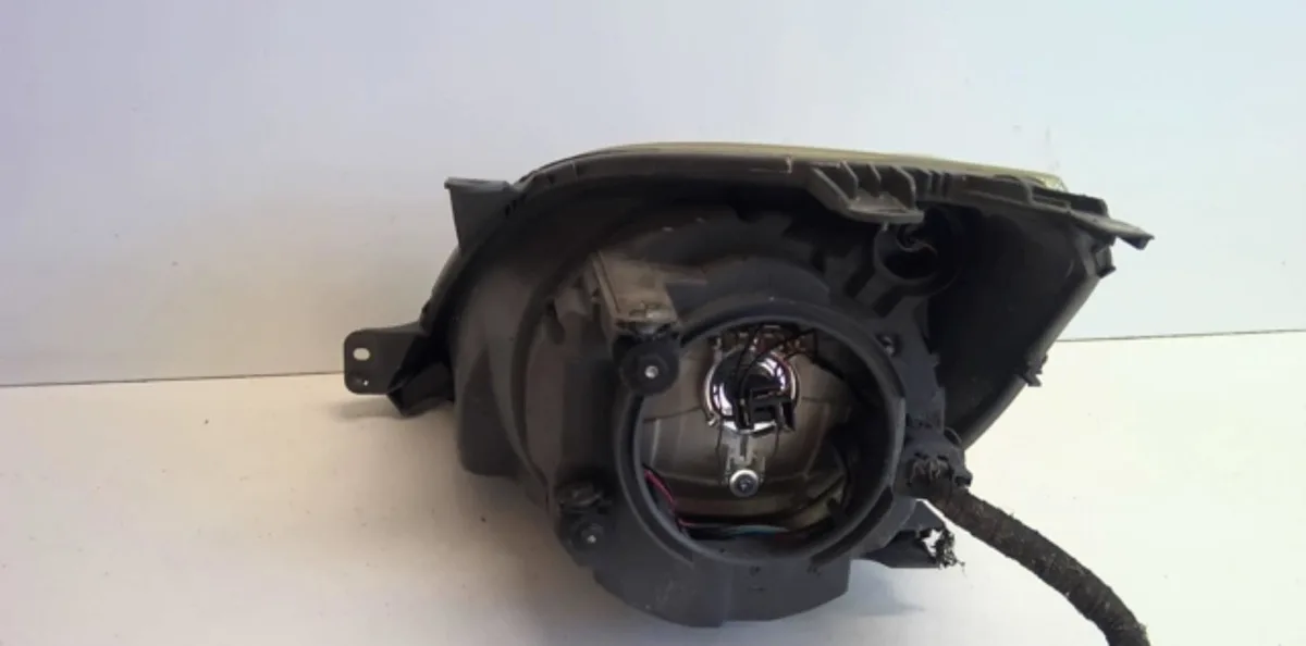 Phare droit Ford FIESTA V (JH_, JD_) 1.4 tdci (2001-2008) 5 portes occasion