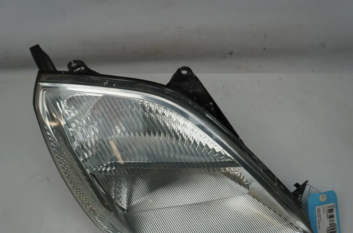 Phare droit Ford FIESTA V (JH_, JD_) 1.4 tdci (2001-2008) 5 portes occasion