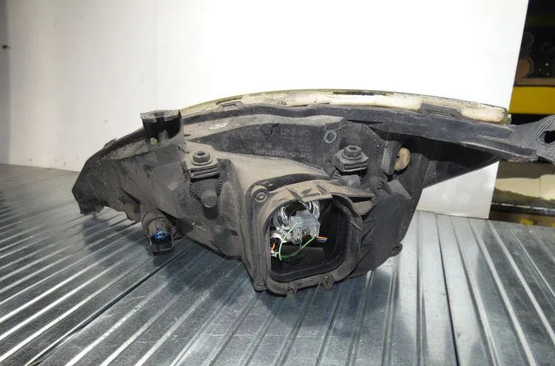 Phare droit FORD FOCUS 1 BREAK occasion