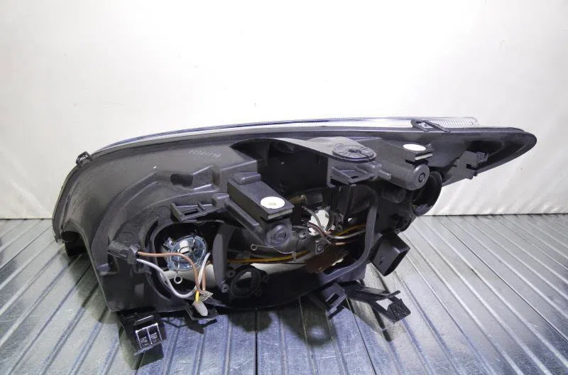 Phare droit FORD FOCUS 2 PHASE 1 BREAK occasion