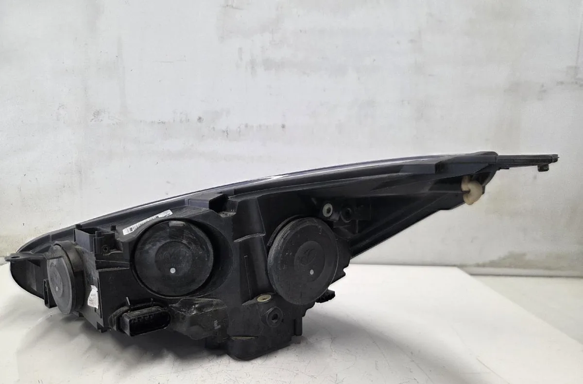 Phare droit FORD FOCUS 3 PHASE 2 occasion