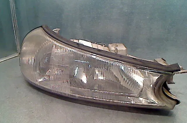 Phare droit FORD MONDEO 1997 occasion