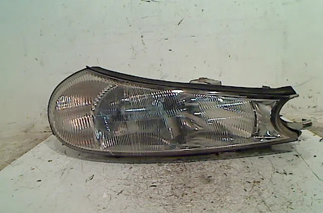 Phare droit Ford MONDEO II (BAP) 1.8 td (1996-2000) 5 portes occasion