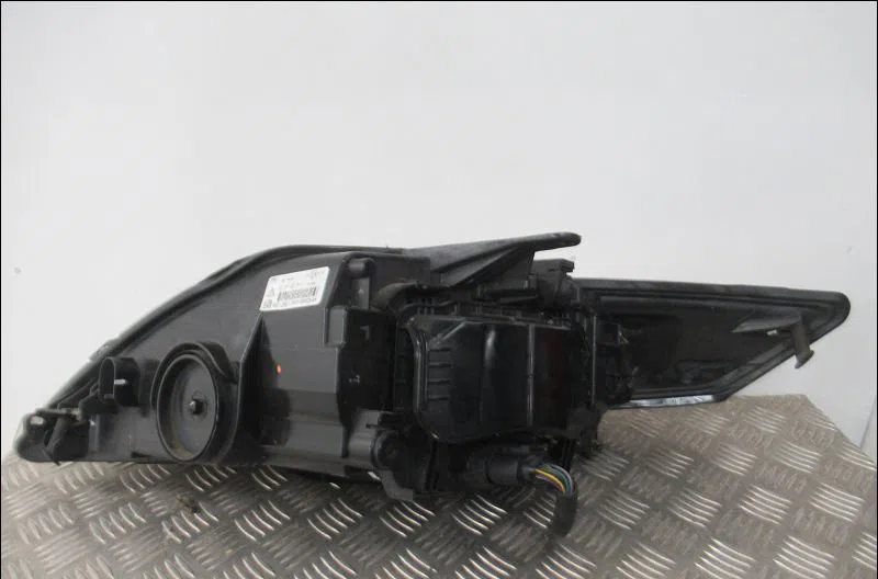 Phare droit Ford MONDEO IV (BA7) 1.8 tdci (2007-2015) occasion