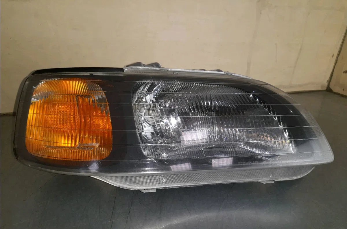 Phare droit Honda CIVIC VI Fastback (MA, MB) 1.4 i (ma8, mb2) (1995-2001) occasion