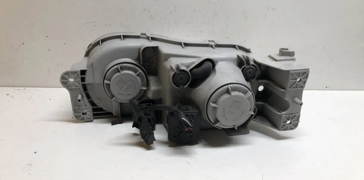 Phare droit Hyundai COUPE II (GK) 1.6 16v (2002-2009) occasion