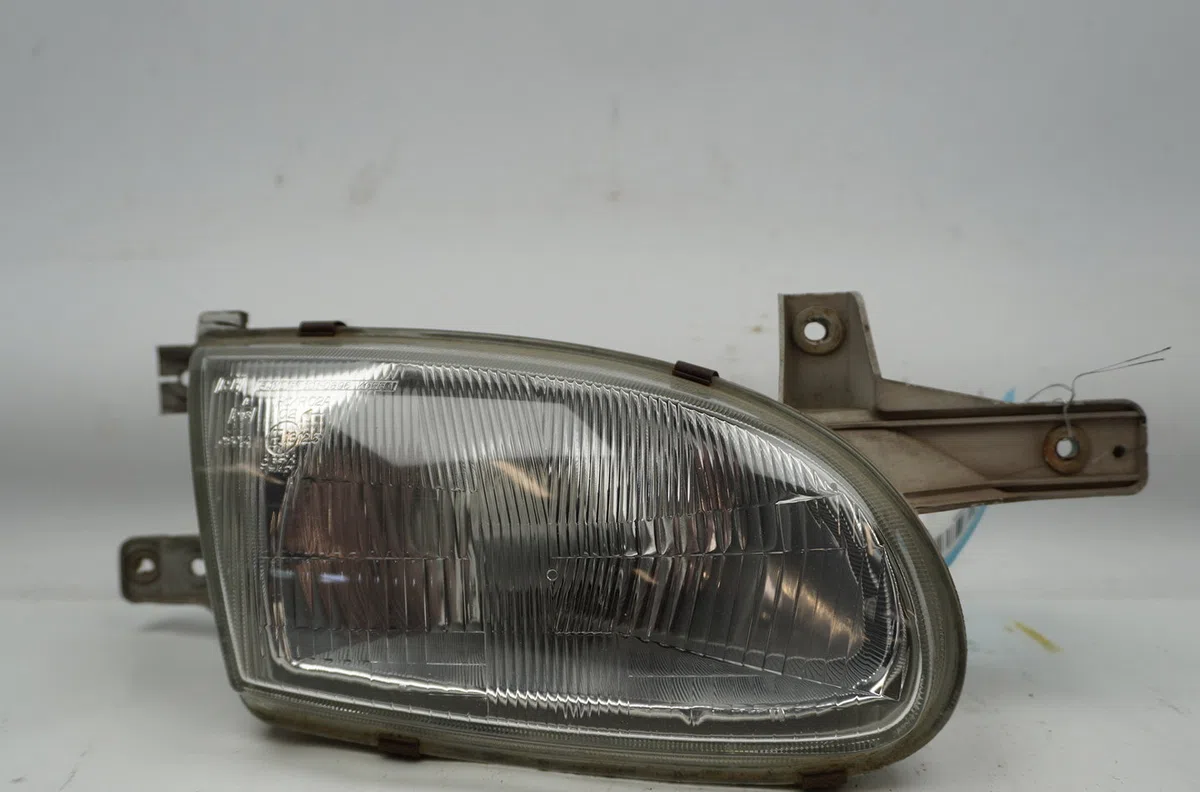 Phare droit Hyundai PONY I (X-3) 1.3 i 12v (1994-2000) occasion