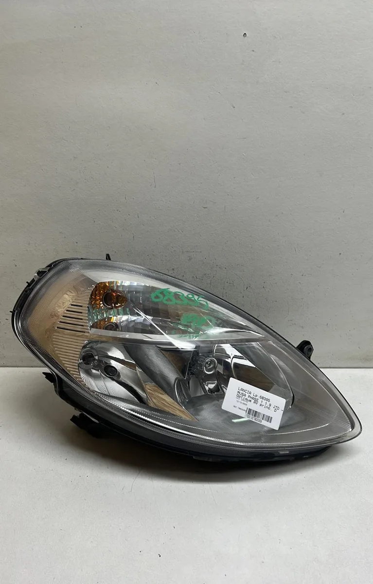 Phare droit Lancia MUSA (350_) 1.9 d multijet (350.axc1a) (2004-2012) occasion