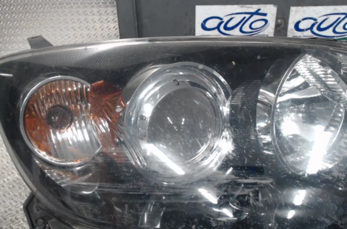 Phare droit MAZDA 3 1  3 1 PHASE 2 occasion