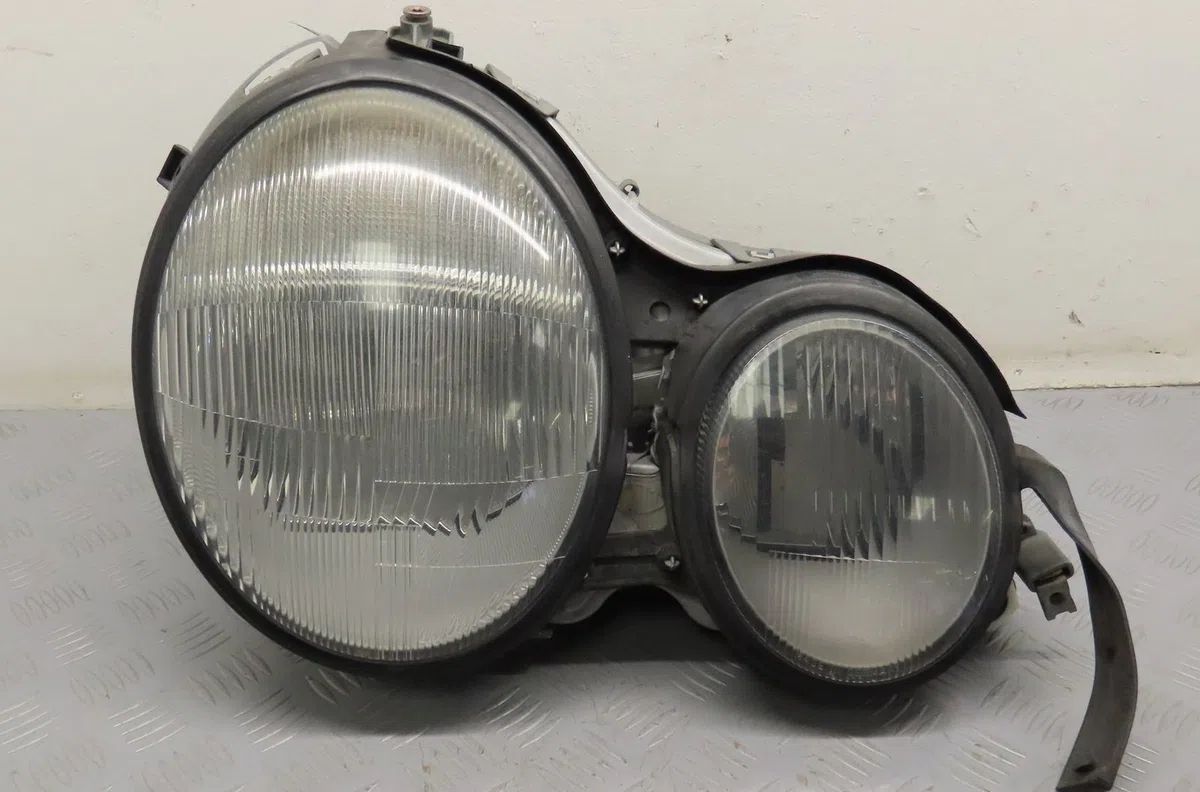 Phare droit Mercedes-benz CLASSE E (W210) E 300 turbo-d (210.025) (1996-1999) occasion