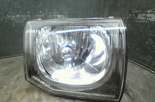 Phare droit Mitsubishi PAJERO II (V3_W, V2_W, V4_W) 2.5 td 4wd (v24c, v24w) (1990-1999) occasion