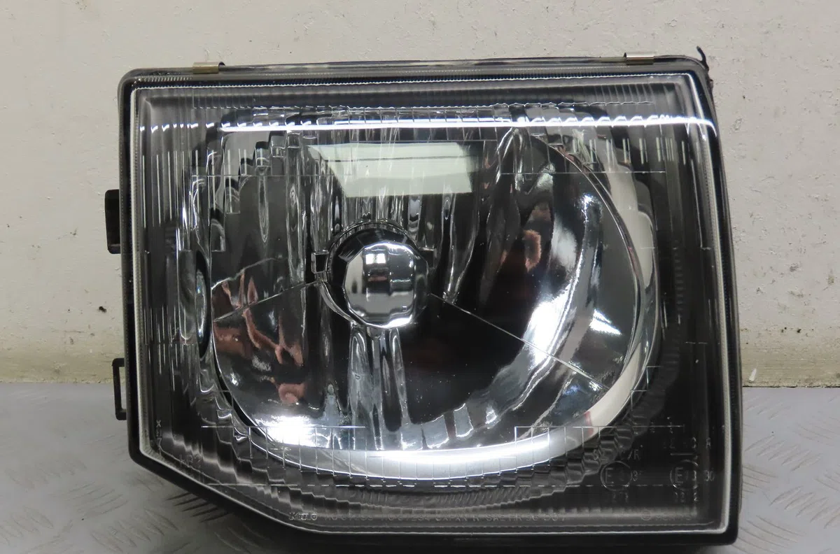 Phare droit Mitsubishi PAJERO III (V7_W, V6_W) 2.5 tdi (v64w, v74w) (2001-2006) occasion