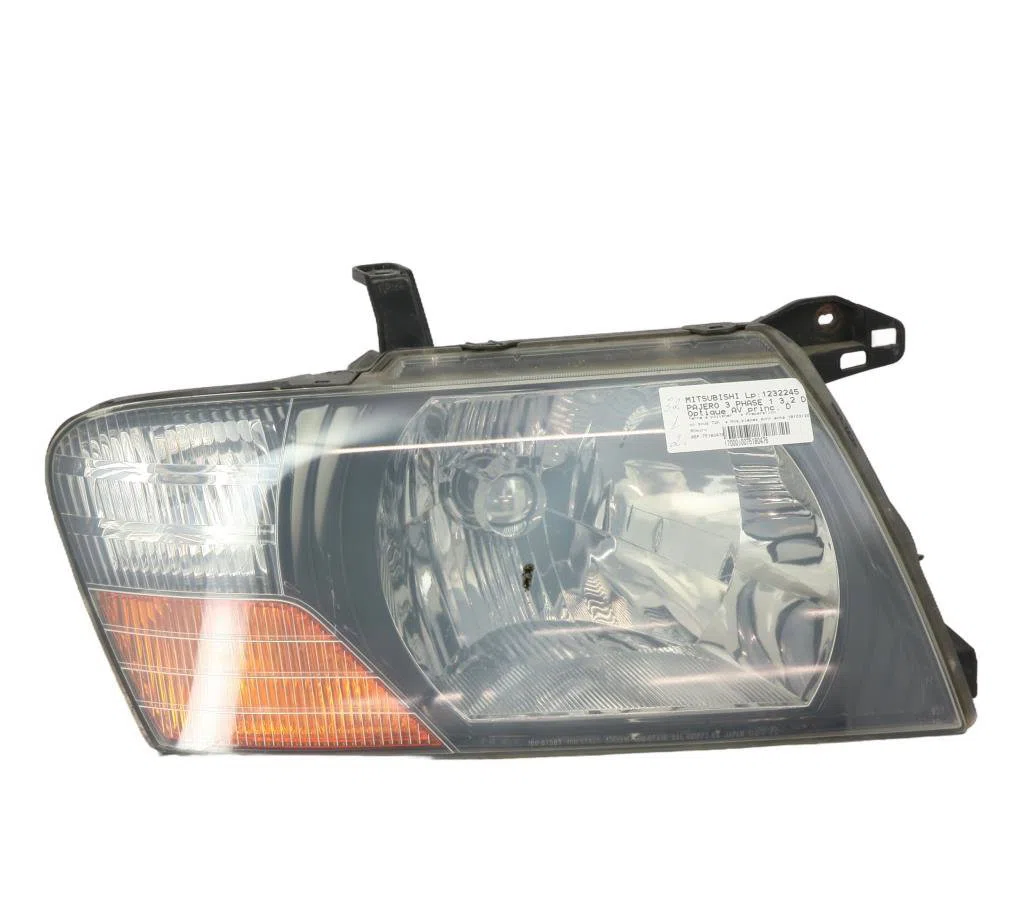 Phare droit Mitsubishi PAJERO III (V7_W, V6_W) 3.2 di-d (v68w, v78w) (2000-2006) occasion