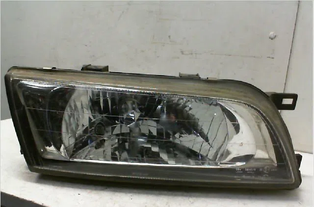 Phare droit NISSAN ALMERA I occasion