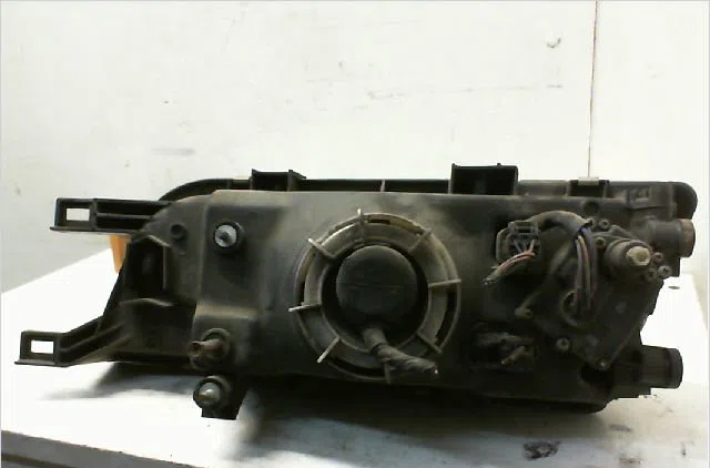 Phare droit NISSAN ALMERA I occasion