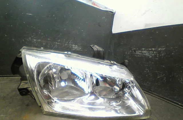 Phare droit Nissan ALMERA II Hatchback (N16) 2.2 di (2000-2003) occasion