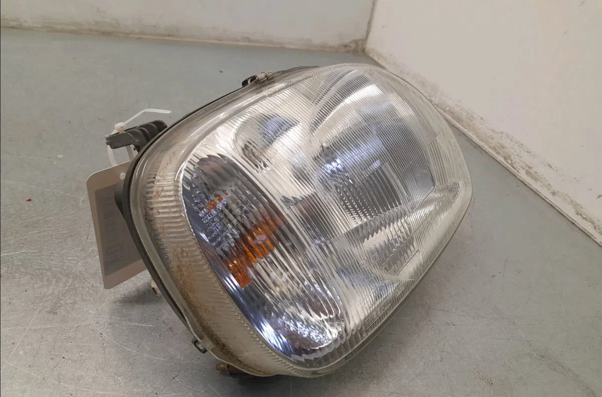 Phare droit Nissan MICRA II (K11) 1.0 i 16v (1992-2000) occasion