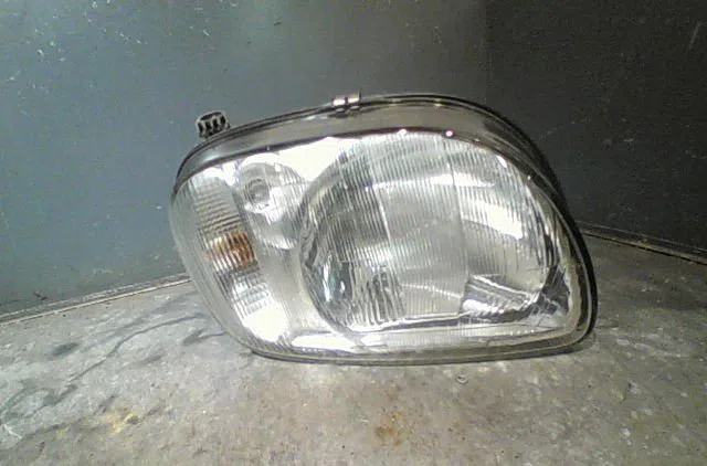 Phare droit Nissan MICRA II (K11) 1.3 i 16v (1992-2000) occasion