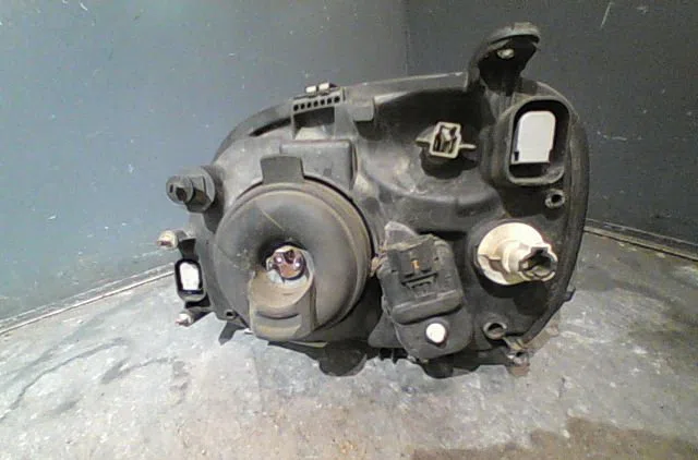 Phare droit Nissan MICRA II (K11) 1.3 i 16v (1992-2000) occasion