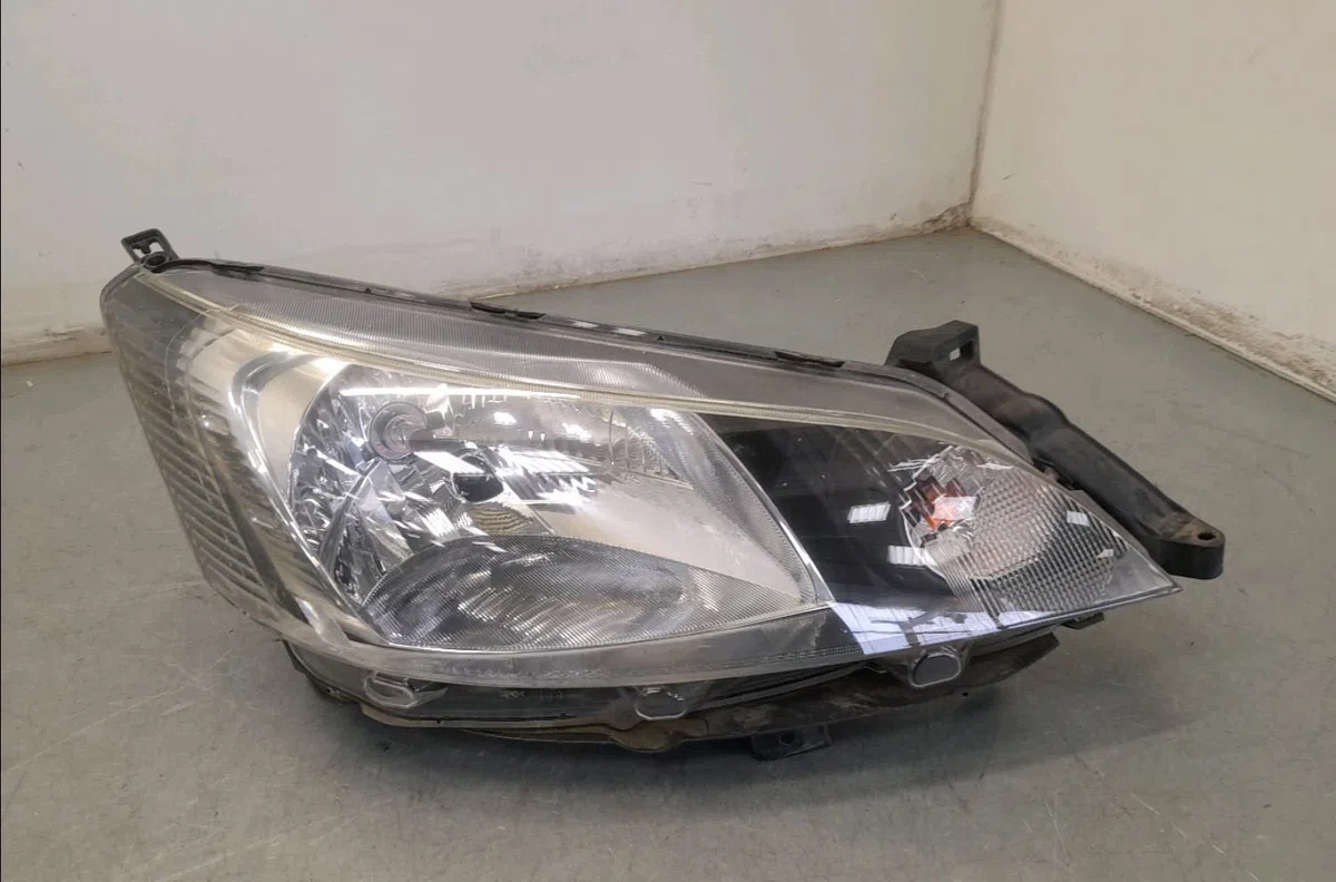 Phare droit Nissan NV200 Camionnette 1.5 dci 90 (m20, m20m) (2011) occasion