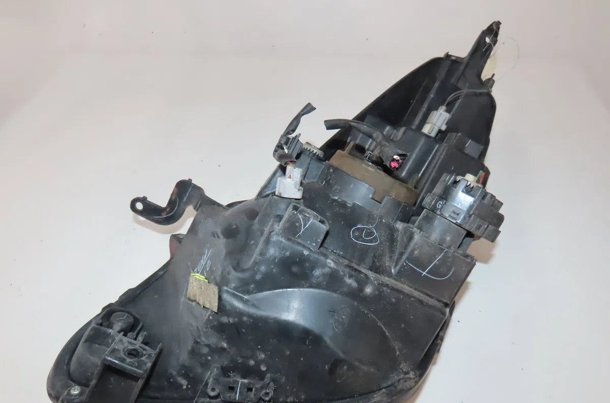 Phare droit Nissan PIXO (UA0) 1.0 (2009) 5 portes occasion