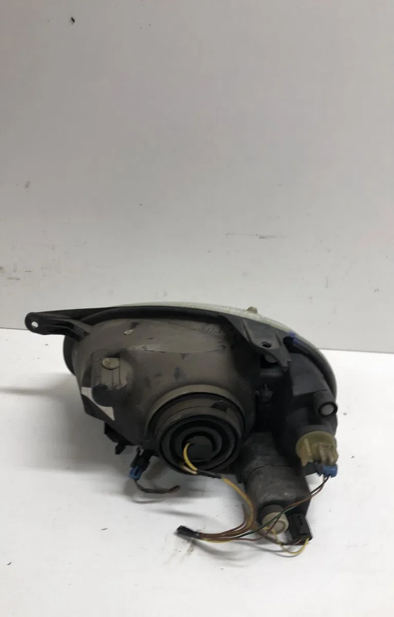 Phare droit Opel CORSA B (S93) 1.0 i 12v (f08, f68, m68) (1996-2000) occasion